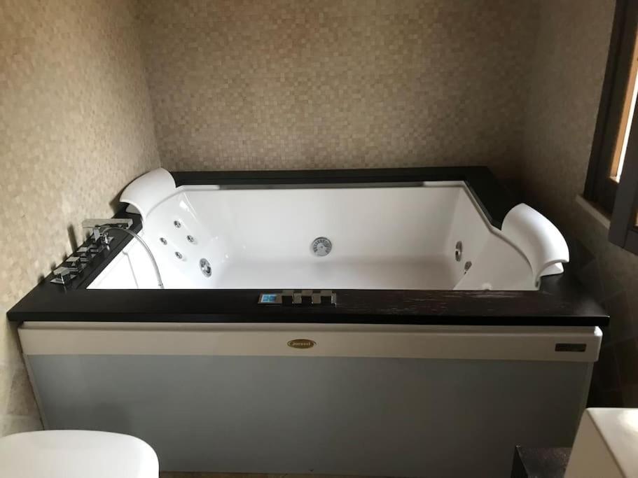 Villa Parisi Luxury Italian Villa ฟาโน ภายนอก รูปภาพ